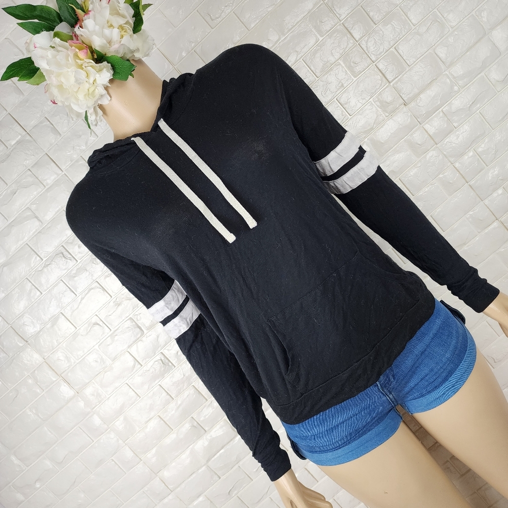 Hippie Rose Small Black Stretch Hoodie Top – Fitted Casual Pullover - Picture 3 of 5
